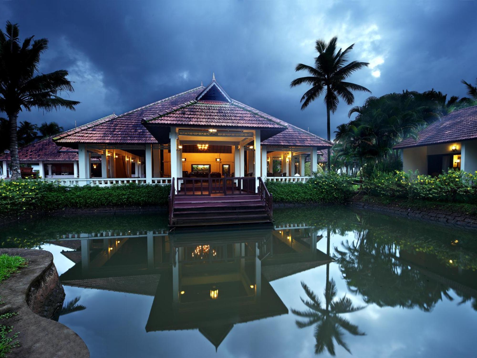Hotel Abad Whispering Palms Kumarakom Exterior foto