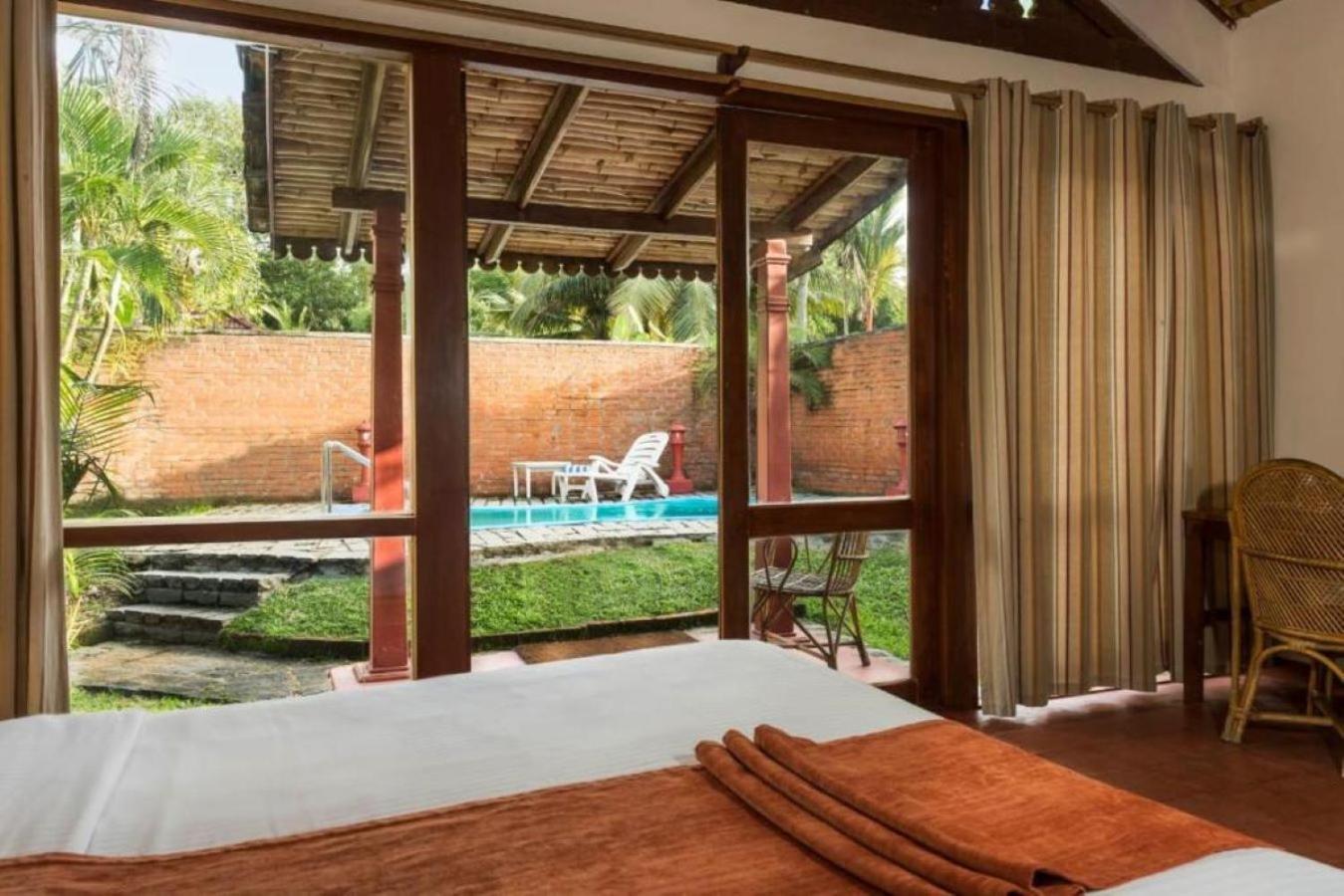 Hotel Abad Whispering Palms Kumarakom Exterior foto