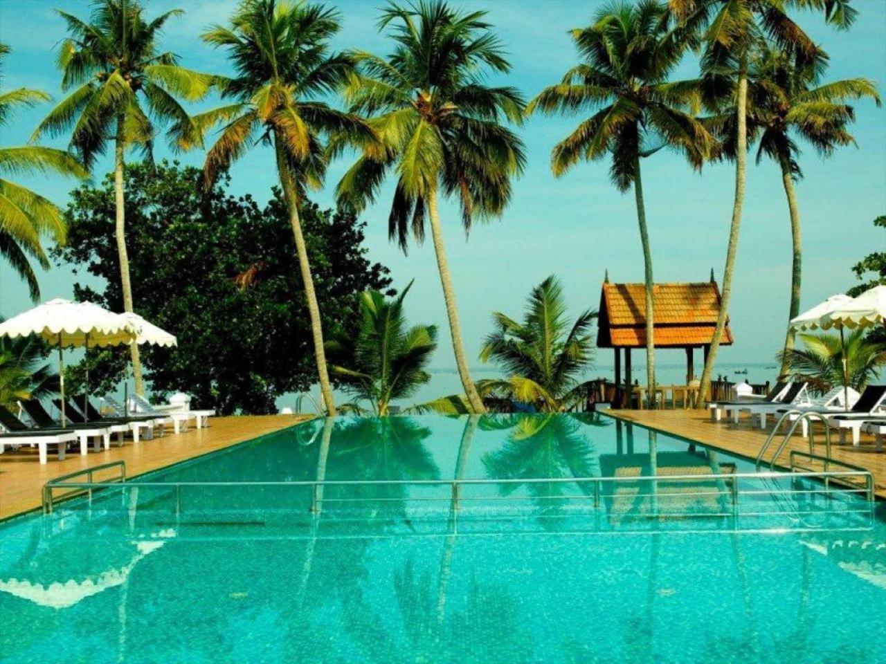 Hotel Abad Whispering Palms Kumarakom Exterior foto