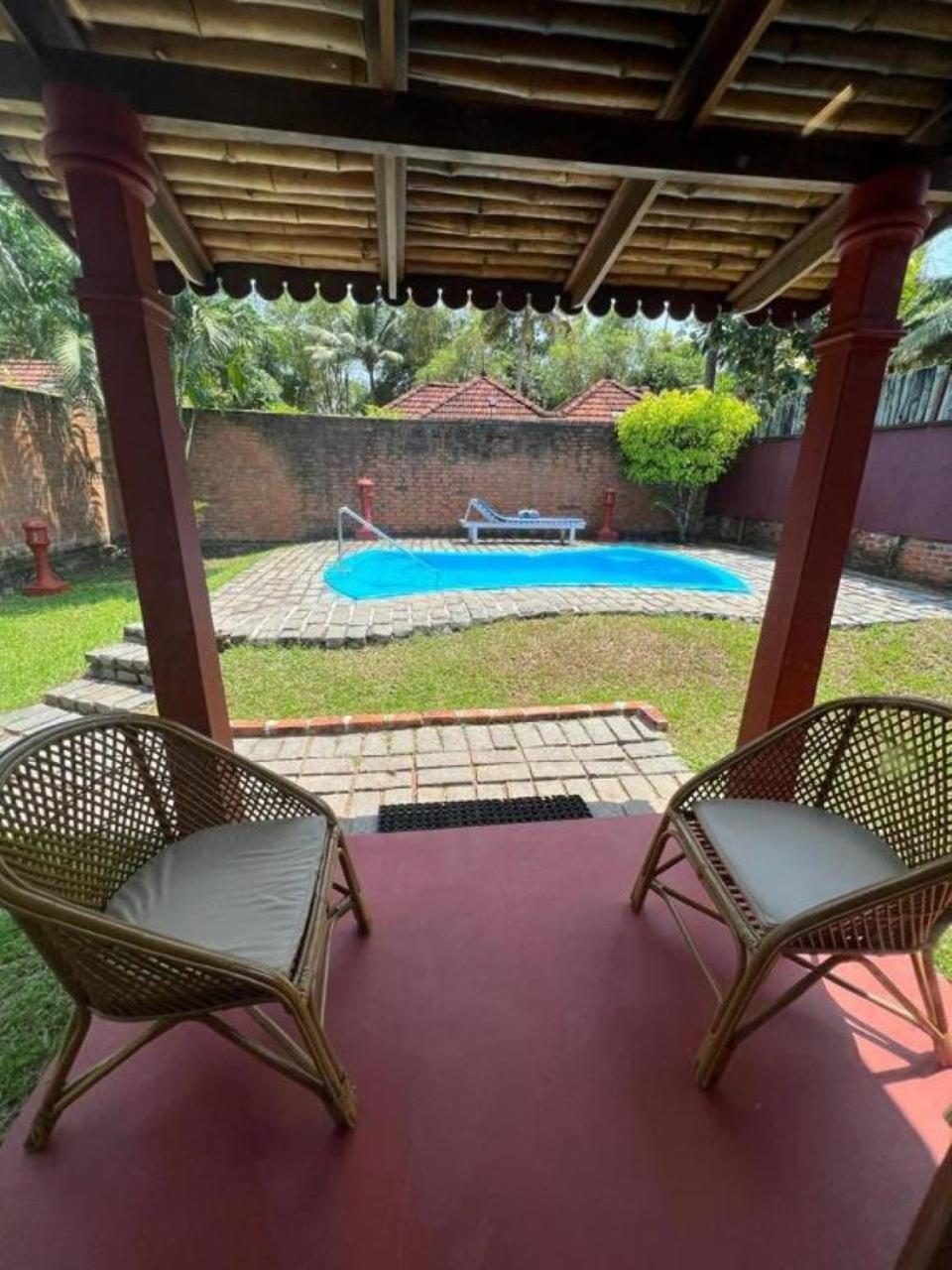 Hotel Abad Whispering Palms Kumarakom Exterior foto